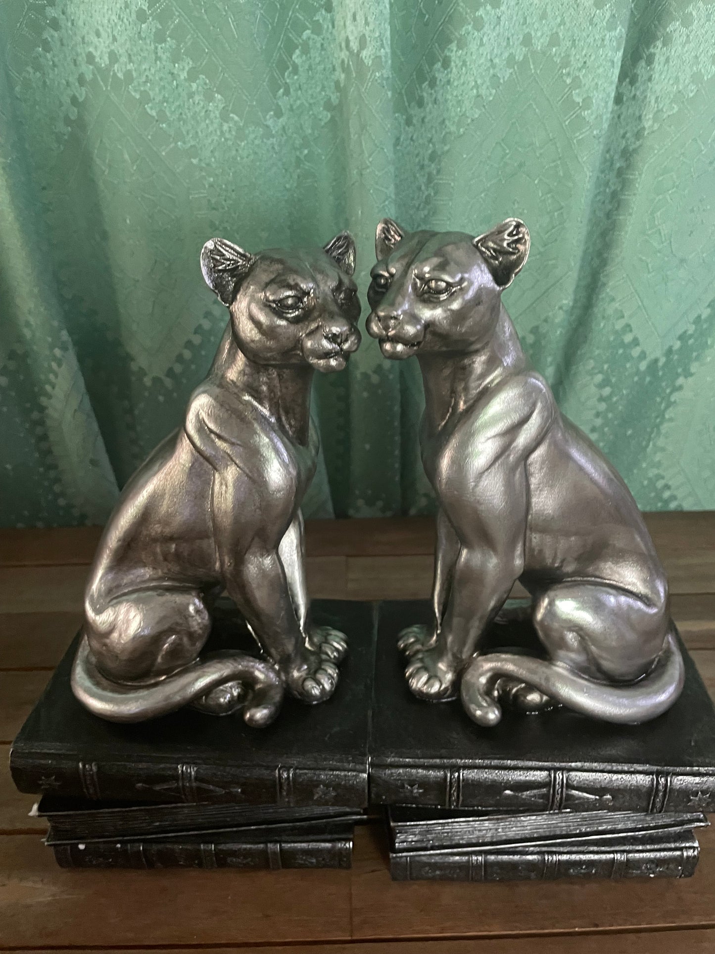Ornament / Bookends Leopard 2 styles 29cms