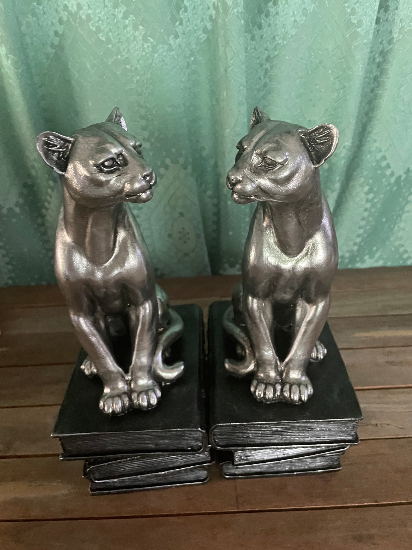 Ornament / Bookends Leopard 2 styles 29cms